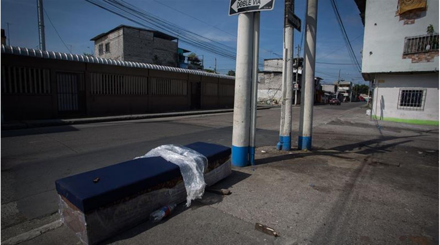 Body on the street in Ecaudor