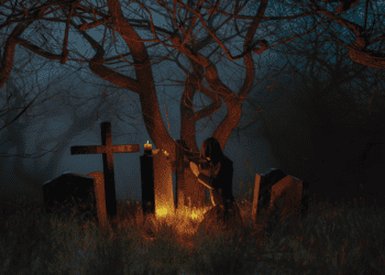 Necrotourism in Cemeteries